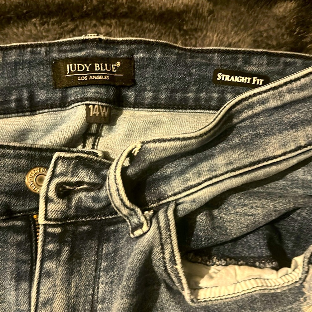 Judy Blue
14W
Straight fit
Mid rise
